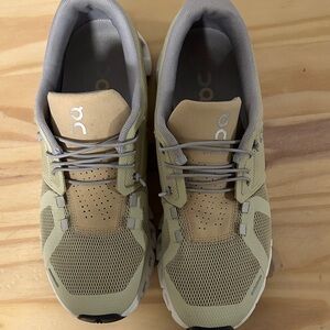 On Running Men's Tan and Gray Athletic Shoes 8.5